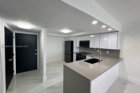 Condo in Miami, Florida, 1 bedroom  № 2180242 - photo 12