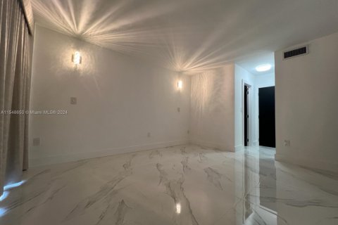 Condo in Miami, Florida, 1 bedroom  № 2180242 - photo 26