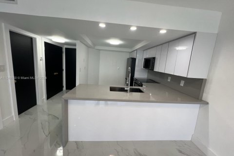 Condo in Miami, Florida, 1 bedroom  № 2180242 - photo 5