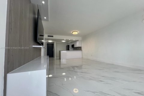 Condo in Miami, Florida, 1 bedroom  № 2180242 - photo 16