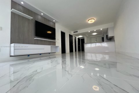 Condo in Miami, Florida, 1 bedroom  № 2180242 - photo 14