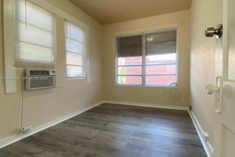 Дом в Майами, Флорида 1 спальня, 318м2 № 2005602