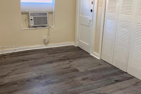 Снять в аренду виллу или дом в Майами, Флорида 1 спальня, 318м2, № 2005602 - фото 5