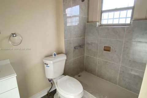 Снять в аренду виллу или дом в Майами, Флорида 1 спальня, 318м2, № 2005602 - фото 10