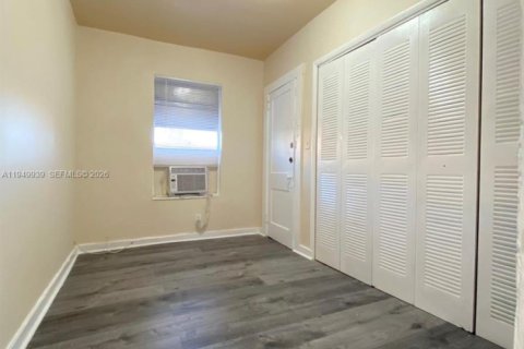 Снять в аренду виллу или дом в Майами, Флорида 1 спальня, 318м2, № 2005602 - фото 7