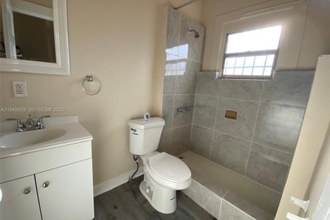 Снять в аренду виллу или дом в Майами, Флорида 1 спальня, 318м2, № 2005602 - фото 8