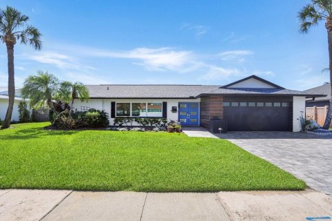 House in Tampa, Florida 4 bedrooms, 179.3 sq.m. № 2203571