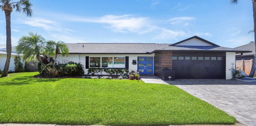 House in Tampa, Florida 4 bedrooms, 179.3 sq.m. № 2203571