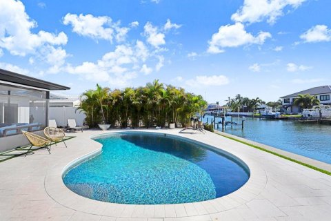 House in Tampa, Florida 4 bedrooms, 179.3 sq.m. № 2203571 - photo 24