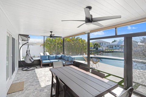 House in Tampa, Florida 4 bedrooms, 179.3 sq.m. № 2203571 - photo 21