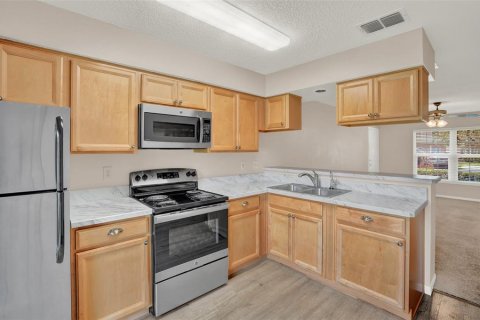 Condo in New Port Richey, Florida, 2 bedrooms  № 1689755 - photo 5