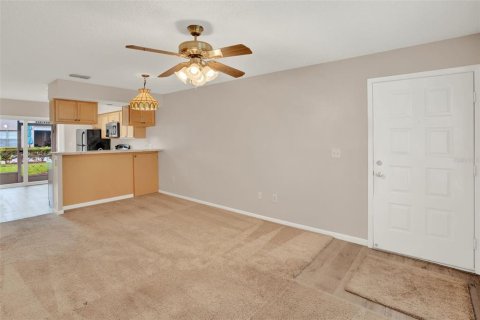 Condo in New Port Richey, Florida, 2 bedrooms  № 1689755 - photo 8