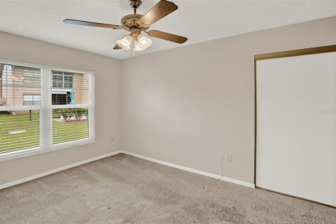 Condo in New Port Richey, Florida, 2 bedrooms  № 1689755 - photo 12
