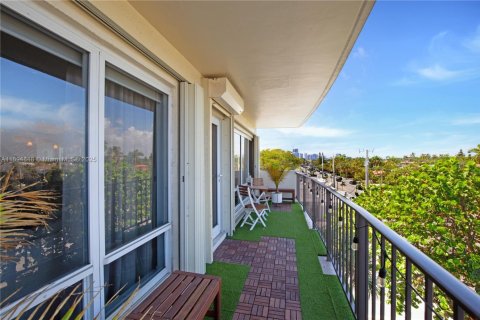 Copropriété à vendre à Fort Lauderdale, Floride: 2 chambres, 158.49 m2 № 1947441 - photo 27