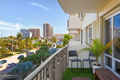 Copropriété à vendre à Fort Lauderdale, Floride: 2 chambres, 158.49 m2 № 1947441 - photo 25