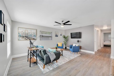 Casa en alquiler en Tampa, Florida, 3 dormitorios, 93.65 m2 № 1906500 - foto 11