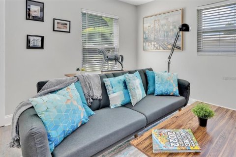 Casa en alquiler en Tampa, Florida, 3 dormitorios, 93.65 m2 № 1906500 - foto 4