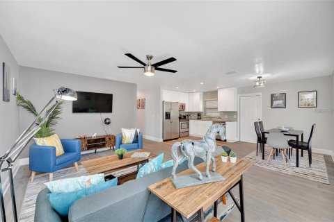 Casa en alquiler en Tampa, Florida, 3 dormitorios, 93.65 m2 № 1906500 - foto 6