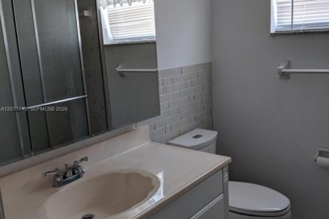 Condo in Hallandale Beach, Florida, 2 bedrooms № 2075283 - photo 6