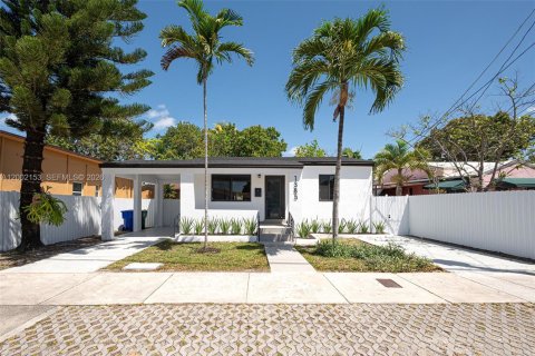 Дом в Майами, Флорида 5 спален, 154.78м2 № 2067563