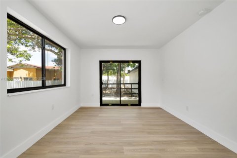 Купить виллу или дом в Майами, Флорида 5 спален, 154.78м2, № 2067563 - фото 10