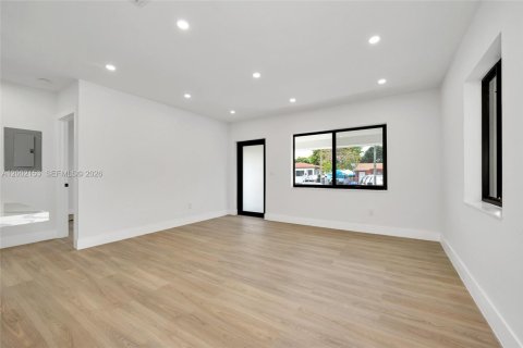 Купить виллу или дом в Майами, Флорида 5 спален, 154.78м2, № 2067563 - фото 7