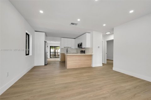 Купить виллу или дом в Майами, Флорида 5 спален, 154.78м2, № 2067563 - фото 5