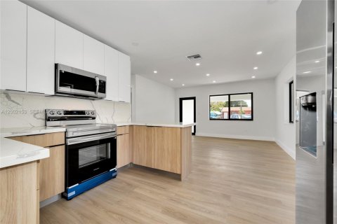 Купить виллу или дом в Майами, Флорида 5 спален, 154.78м2, № 2067563 - фото 9