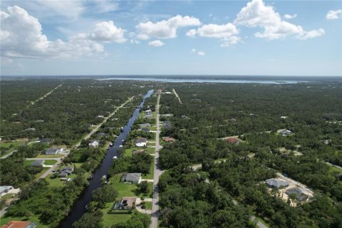 Casa en venta en Port Charlotte, Florida, 2 dormitorios, 142.79 m2 № 1870498 - foto 4