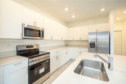 House in Homestead, Florida 5 bedrooms, 247.58 sq.m. № 2079182 - photo 14