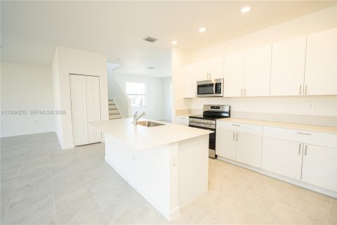 House in Homestead, Florida 5 bedrooms, 247.58 sq.m. № 2079182 - photo 18