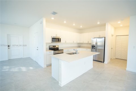 House in Homestead, Florida 5 bedrooms, 247.58 sq.m. № 2079182 - photo 13
