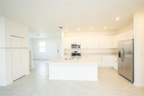 House in Homestead, Florida 5 bedrooms, 247.58 sq.m. № 2079182 - photo 21