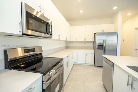 House in Homestead, Florida 5 bedrooms, 247.58 sq.m. № 2079182 - photo 15