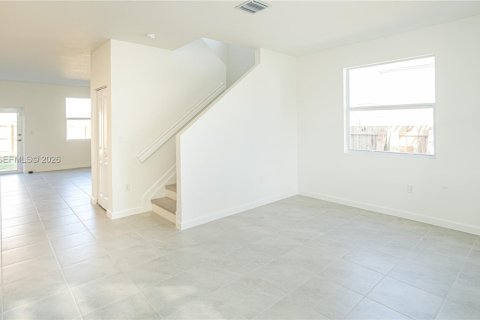 House in Homestead, Florida 5 bedrooms, 247.58 sq.m. № 2079182 - photo 10