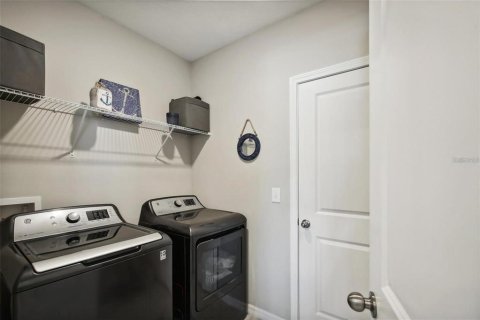 House in Hudson, Florida 5 bedrooms, 221.94 sq.m. № 2427450 - photo 6