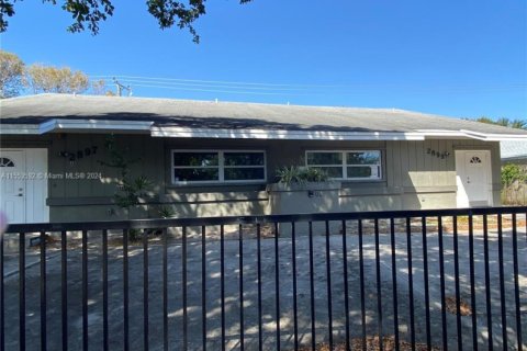 Commercial property in Boca Raton, Florida 2 bedrooms, 210.7 sq.m. № 1224636 - photo 1