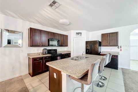House in Winter Haven, Florida 6 bedrooms, 250.46 sq.m. № 1537606 - photo 7