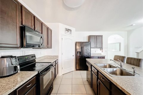 House in Winter Haven, Florida 6 bedrooms, 250.46 sq.m. № 1537606 - photo 6