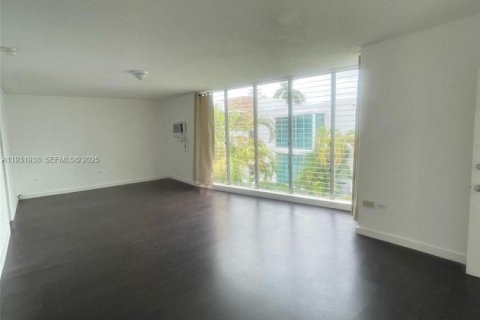 Condo in Bal Harbour, Florida, 1 bedroom  № 2152436 - photo 6