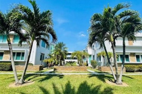 Condo in Bal Harbour, Florida, 1 bedroom № 2152436