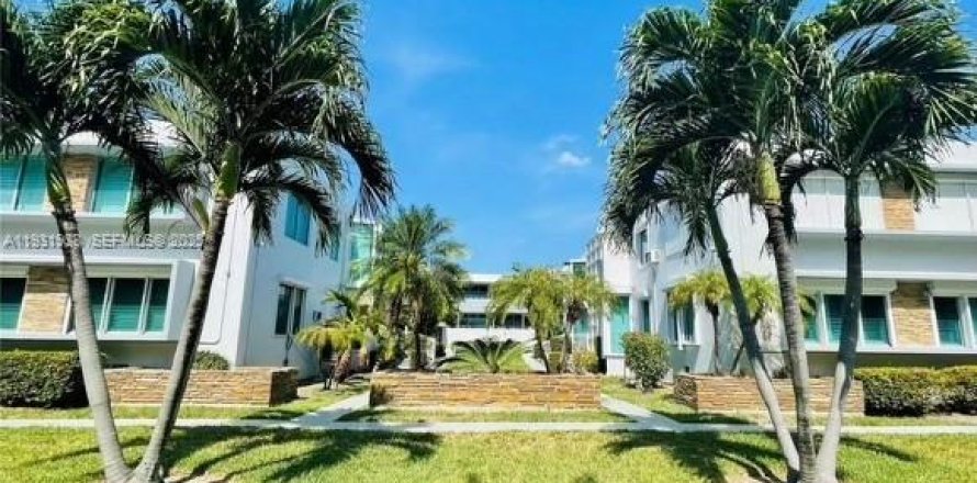 Condo in Bal Harbour, Florida, 1 bedroom  № 2152436