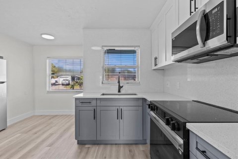 Villa ou maison à louer à Palm Harbor, Floride: 2 chambres, 111.11 m2 № 2102938 - photo 15