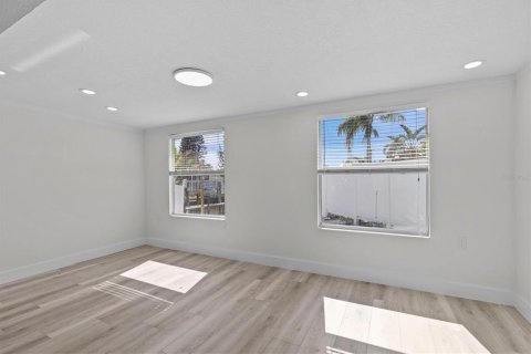 Villa ou maison à louer à Palm Harbor, Floride: 2 chambres, 111.11 m2 № 2102938 - photo 21