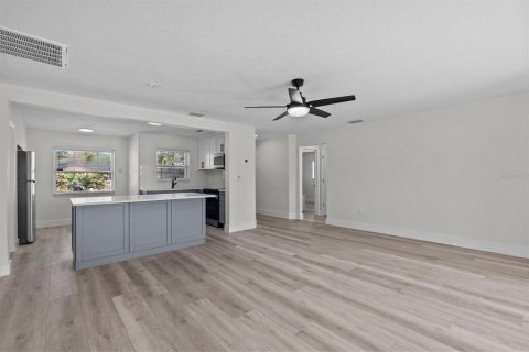 Villa ou maison à louer à Palm Harbor, Floride: 2 chambres, 111.11 m2 № 2102938 - photo 10