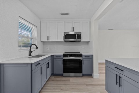 Villa ou maison à louer à Palm Harbor, Floride: 2 chambres, 111.11 m2 № 2102938 - photo 17