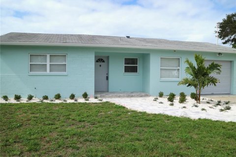 Villa ou maison à louer à Palm Harbor, Floride: 2 chambres, 111.11 m2 № 2102938 - photo 3