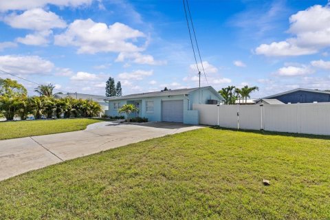 Villa ou maison à louer à Palm Harbor, Floride: 2 chambres, 111.11 m2 № 2102938 - photo 5