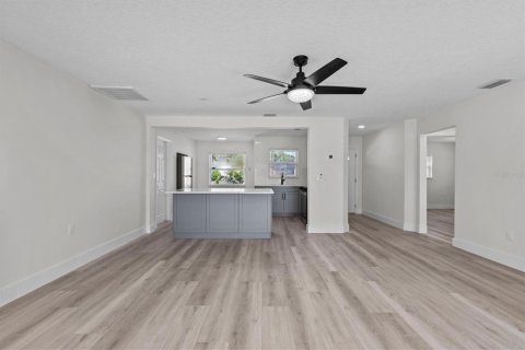 Villa ou maison à louer à Palm Harbor, Floride: 2 chambres, 111.11 m2 № 2102938 - photo 12