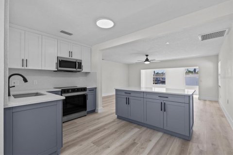 Villa ou maison à louer à Palm Harbor, Floride: 2 chambres, 111.11 m2 № 2102938 - photo 16